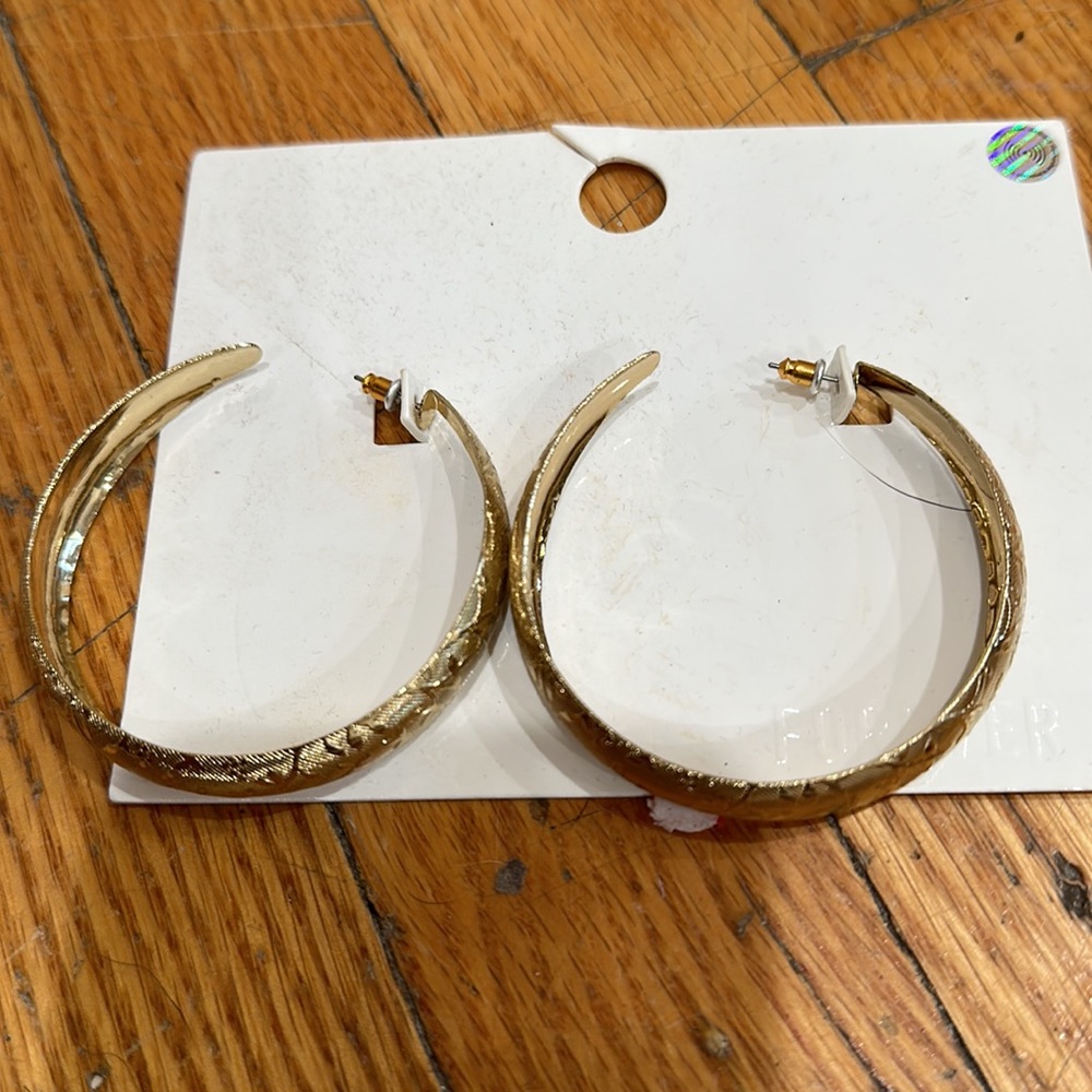 Forever 21 Womens Lot of 6 Pairs of Costume Jewelry Gold Hoop Style Earrings New - Picture 4 of 7